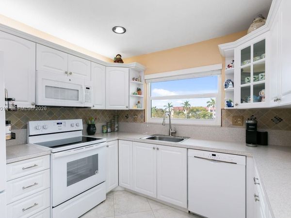 9310 Sunrise Lakes Blvd, Unit 301, Sunrise, FL 33322