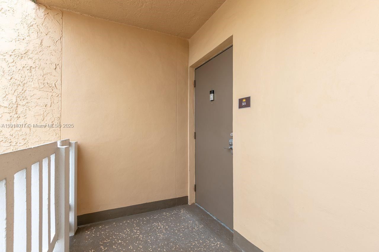 9310 Sunrise Lakes Blvd, Unit 301, Sunrise, FL 33322 Photo