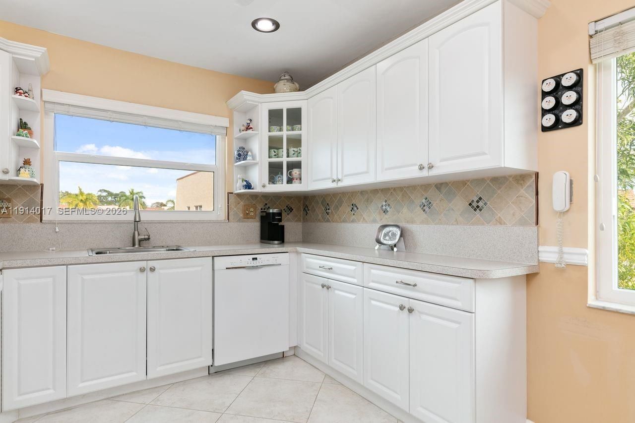 9310 Sunrise Lakes Blvd, Unit 301, Sunrise, FL 33322 Photo