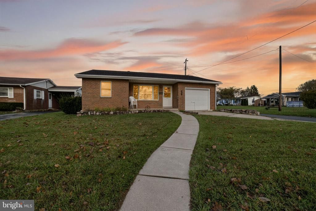 834 Hokendauqua Street, Coplay, PA 18037 Main Photo