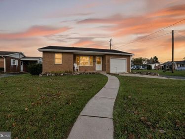 834 HOKENDAUQUA STREET, COPLAY, PA 18037