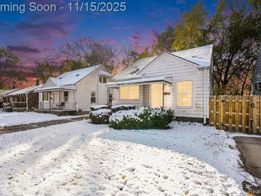 19418 Kingsville Street, Harper Woods, MI 48225