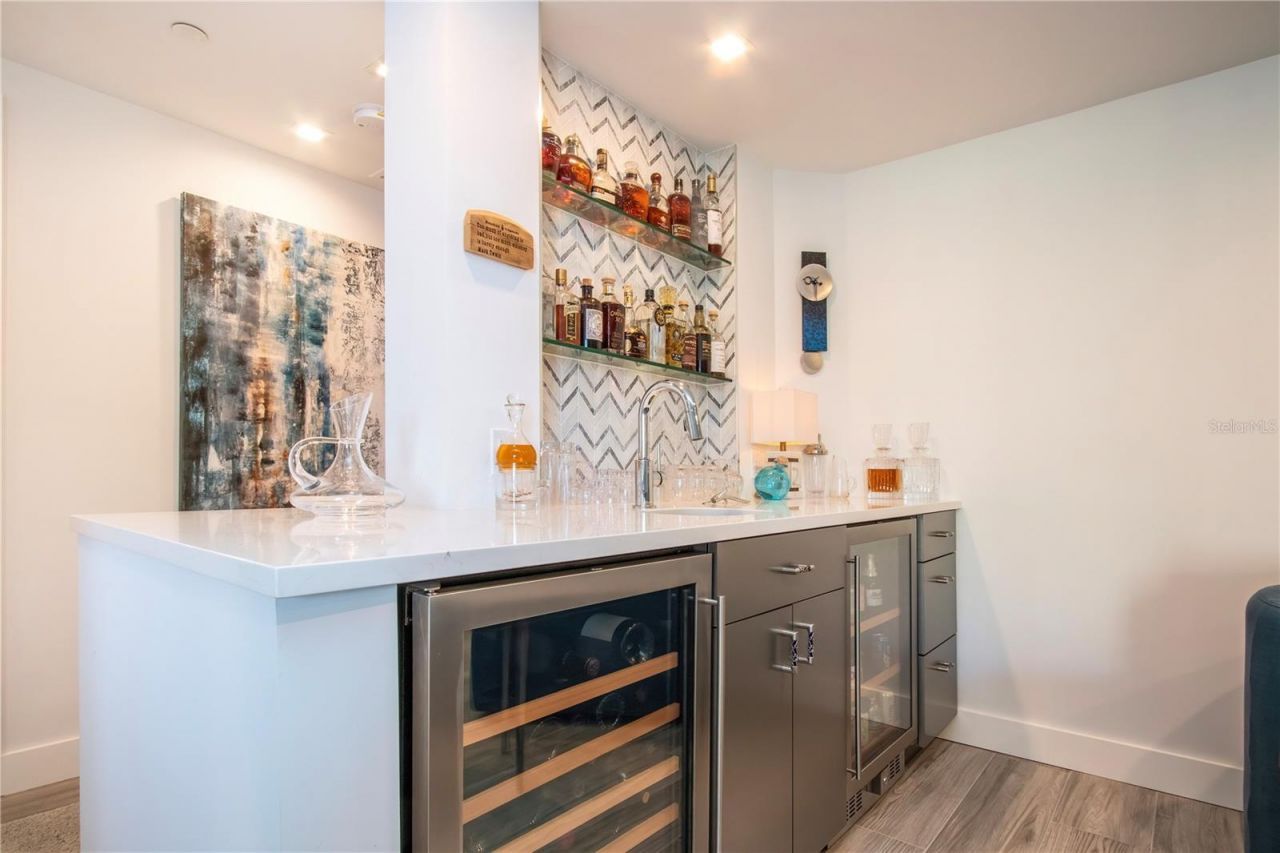 1211 Gulf Of Mexico Drive, Unit 505, Longboat Key, FL 34228 Photo