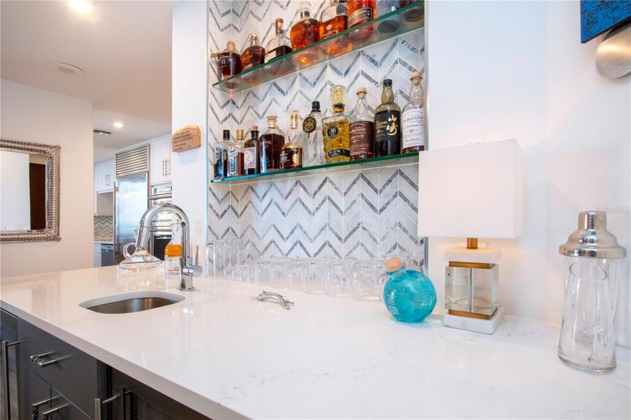 1211 Gulf Of Mexico Drive, Unit 505, Longboat Key, FL 34228 Photo