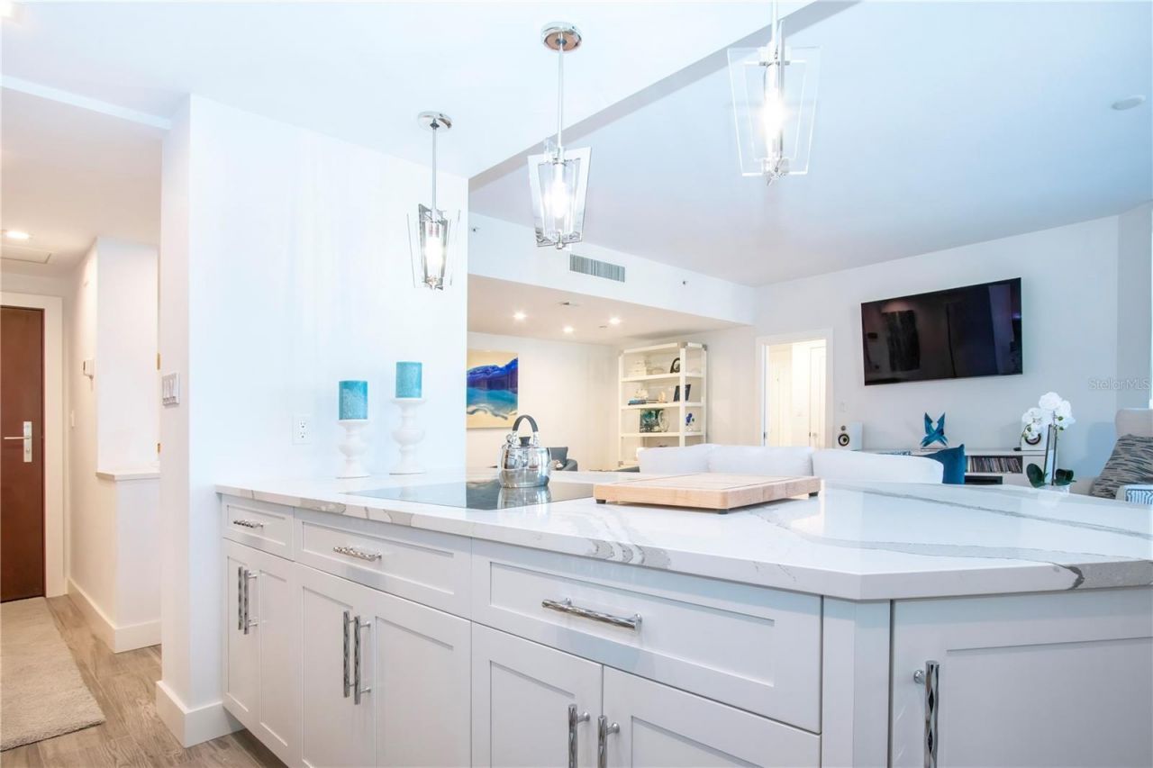 1211 Gulf Of Mexico Drive, Unit 505, Longboat Key, FL 34228 Photo