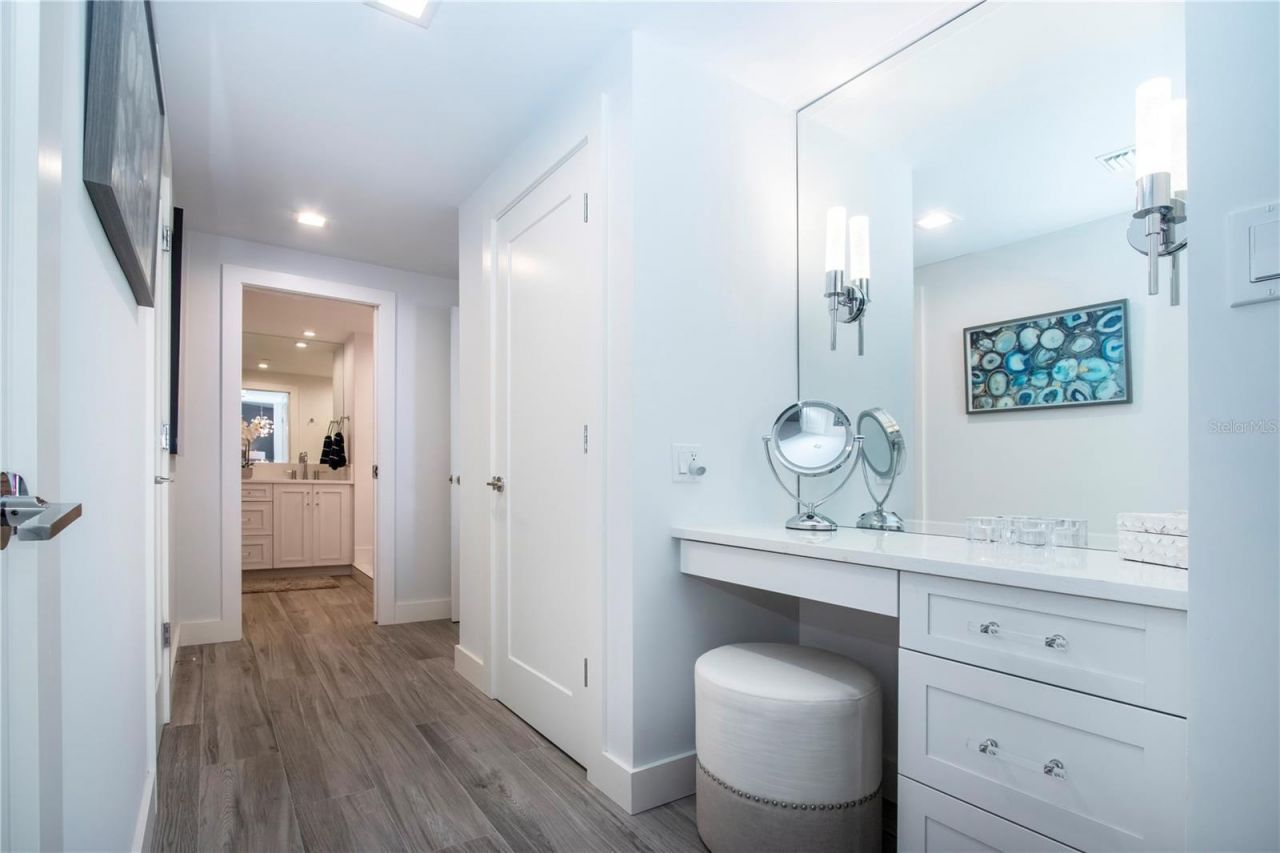 1211 Gulf Of Mexico Drive, Unit 505, Longboat Key, FL 34228 Photo