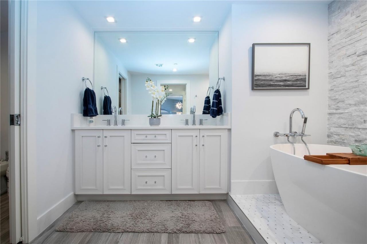 1211 Gulf Of Mexico Drive, Unit 505, Longboat Key, FL 34228 Photo