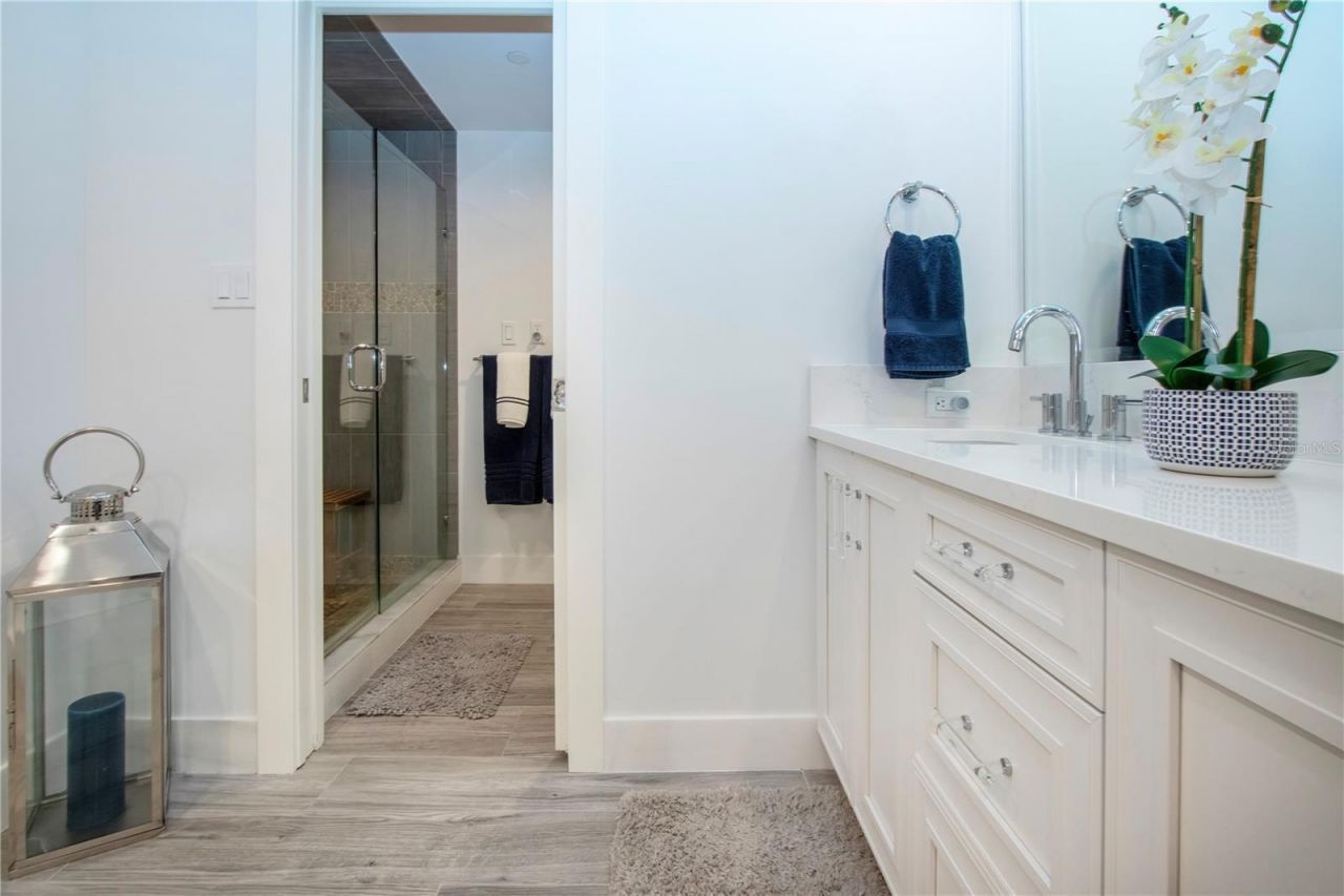 1211 Gulf Of Mexico Drive, Unit 505, Longboat Key, FL 34228 Photo