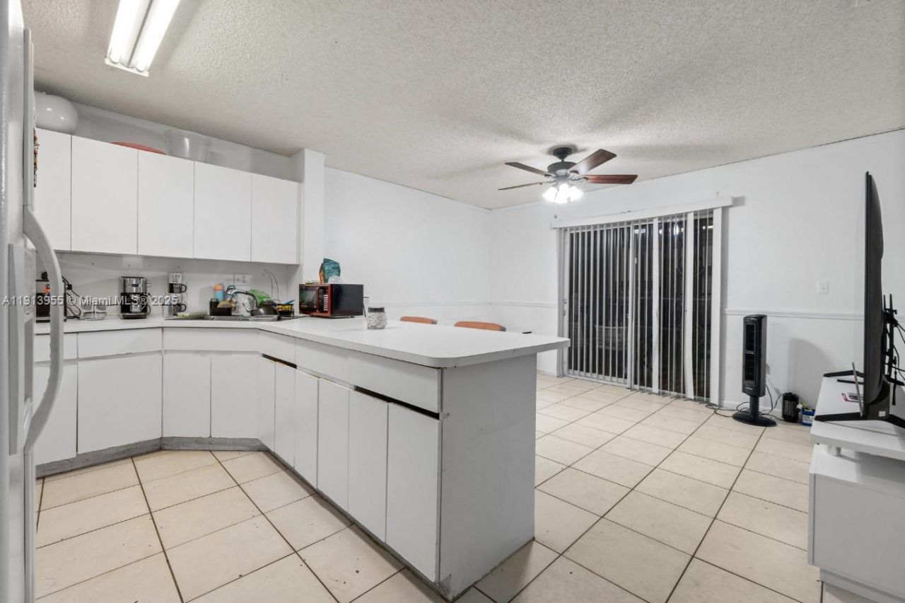 8851 NW 119th St, Unit 2103-2, Hialeah Gardens, FL 33018 Photo