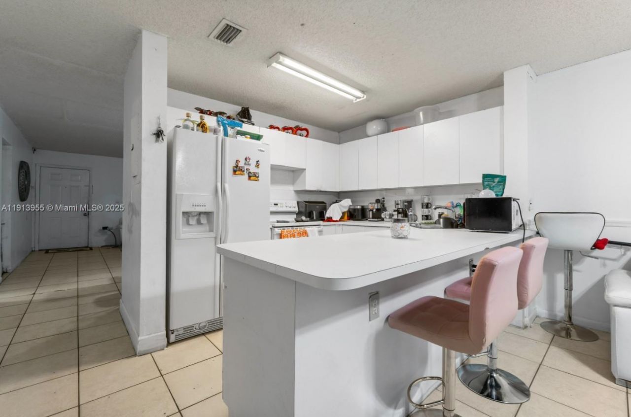 8851 NW 119th St, Unit 2103-2, Hialeah Gardens, FL 33018 Photo