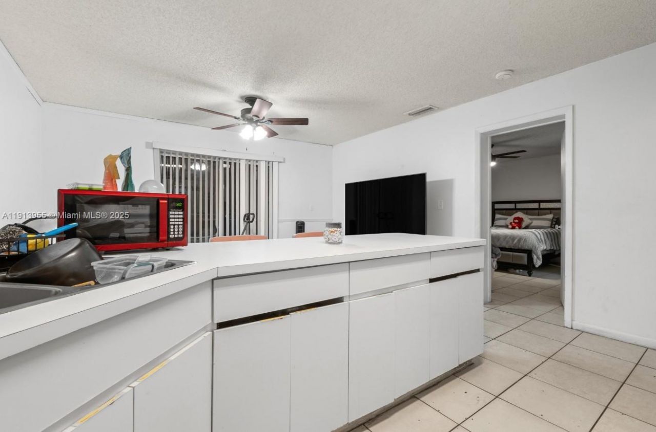 8851 NW 119th St, Unit 2103-2, Hialeah Gardens, FL 33018 Photo