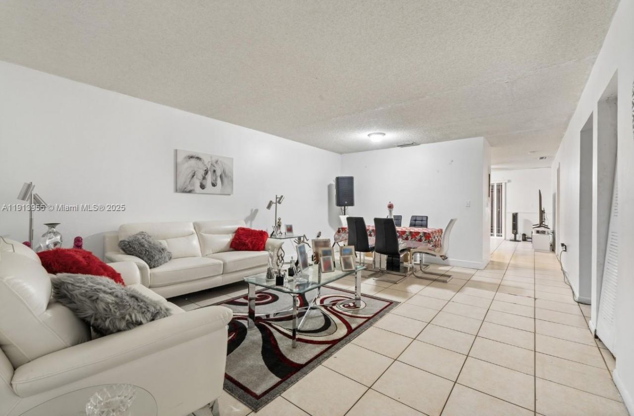8851 NW 119th St, Unit 2103-2, Hialeah Gardens, FL 33018 Photo