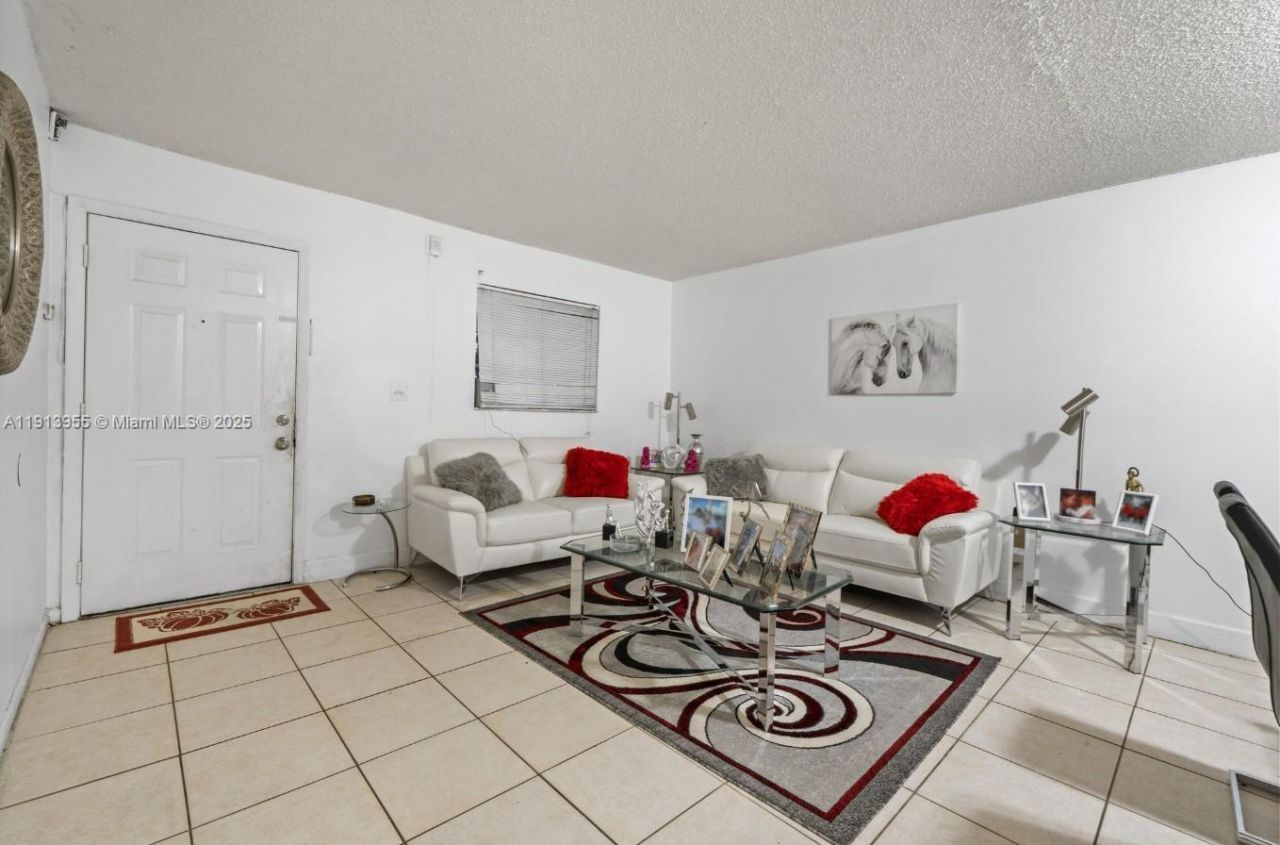 8851 NW 119th St, Unit 2103-2, Hialeah Gardens, FL 33018 Photo