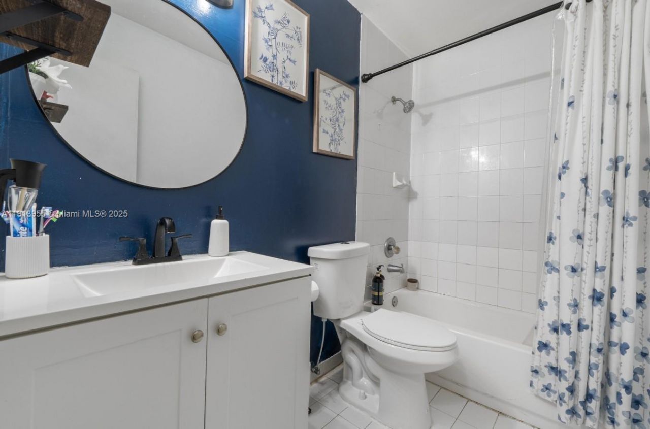 8851 NW 119th St, Unit 2103-2, Hialeah Gardens, FL 33018 Photo