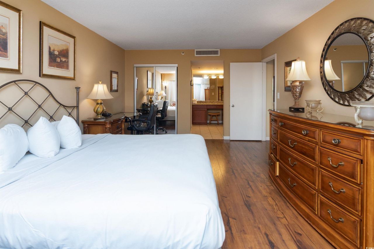 9820 Queensway Blvd. Photo 16