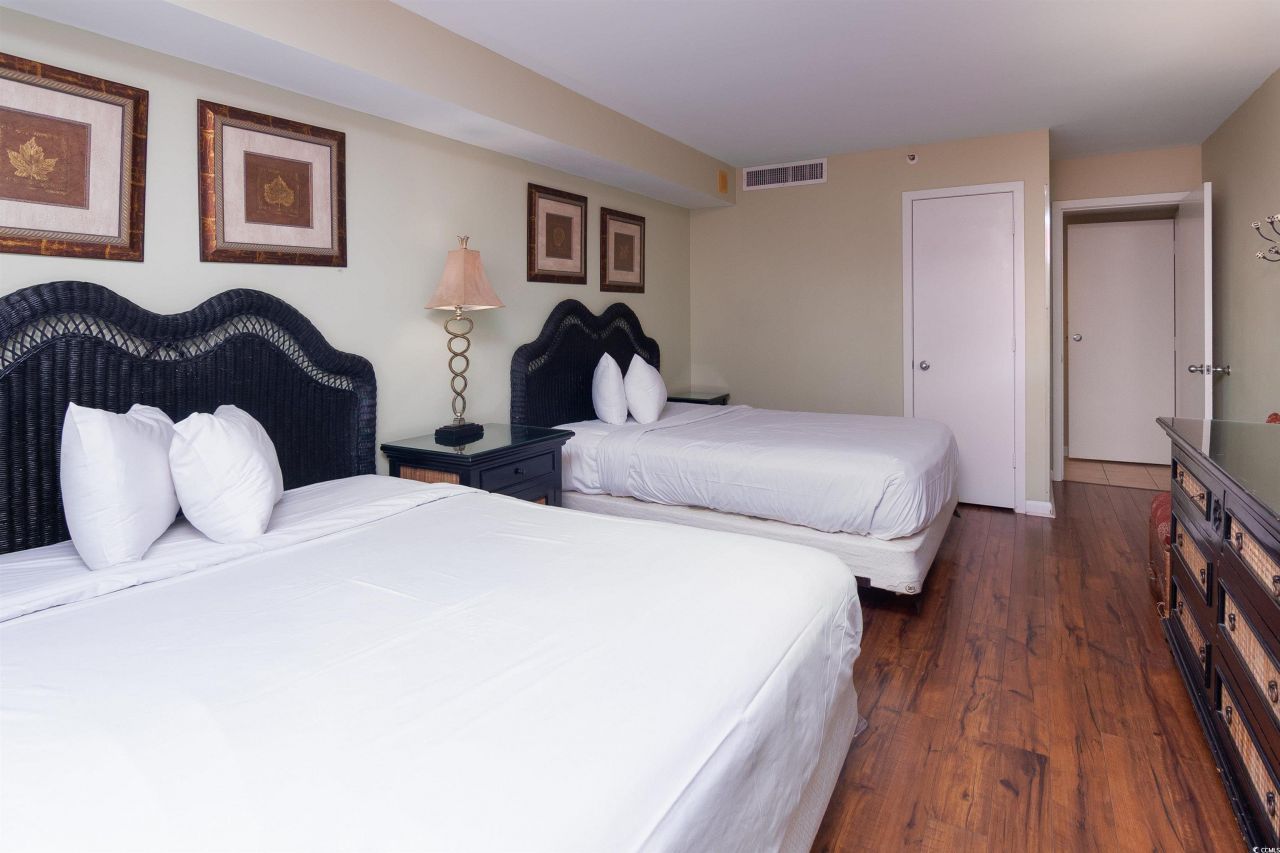 9820 Queensway Blvd. Photo 24