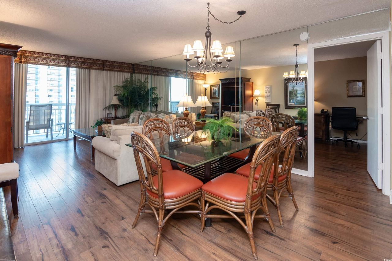 9820 Queensway Blvd. Photo 9