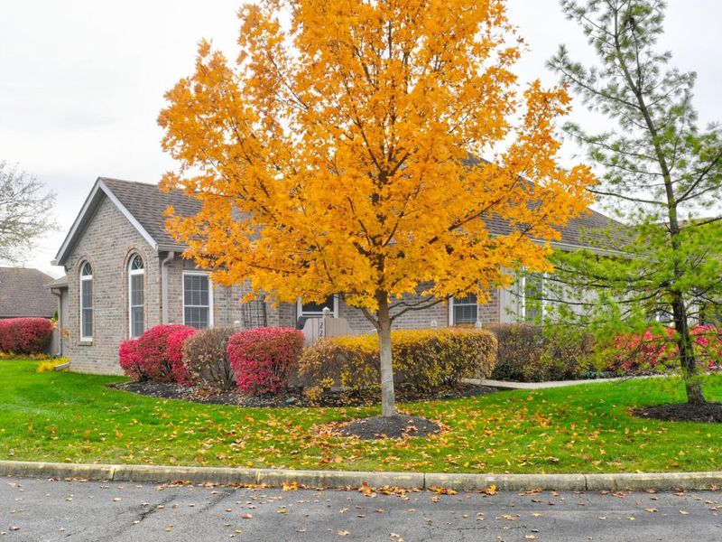 2263 Willowside Lane, Grove City, OH 43123 Photo 2