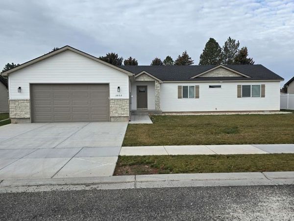 2602 Baylor Drive, AMMON, ID 83406