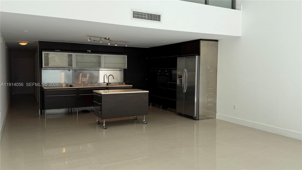 6000 Collins Ave, Unit 305, Miami Beach, FL 33140 Photo