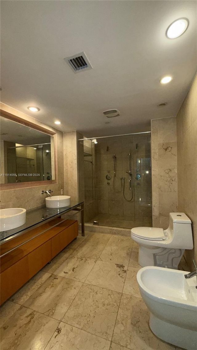 6000 Collins Ave, Unit 305, Miami Beach, FL 33140 Photo