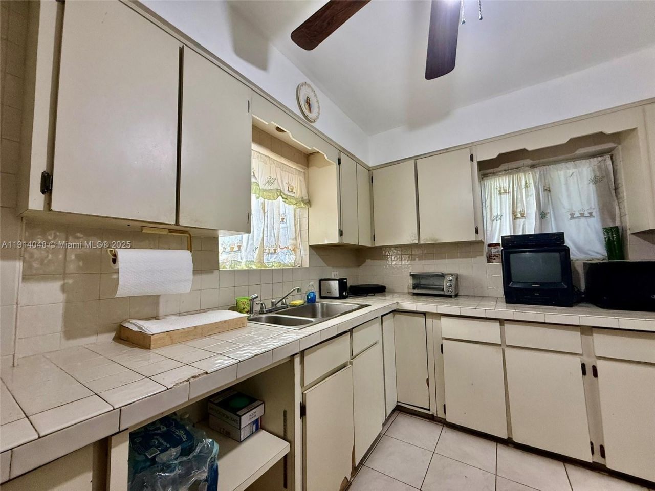 3000 NW 5th St, Miami, FL 33125 Photo