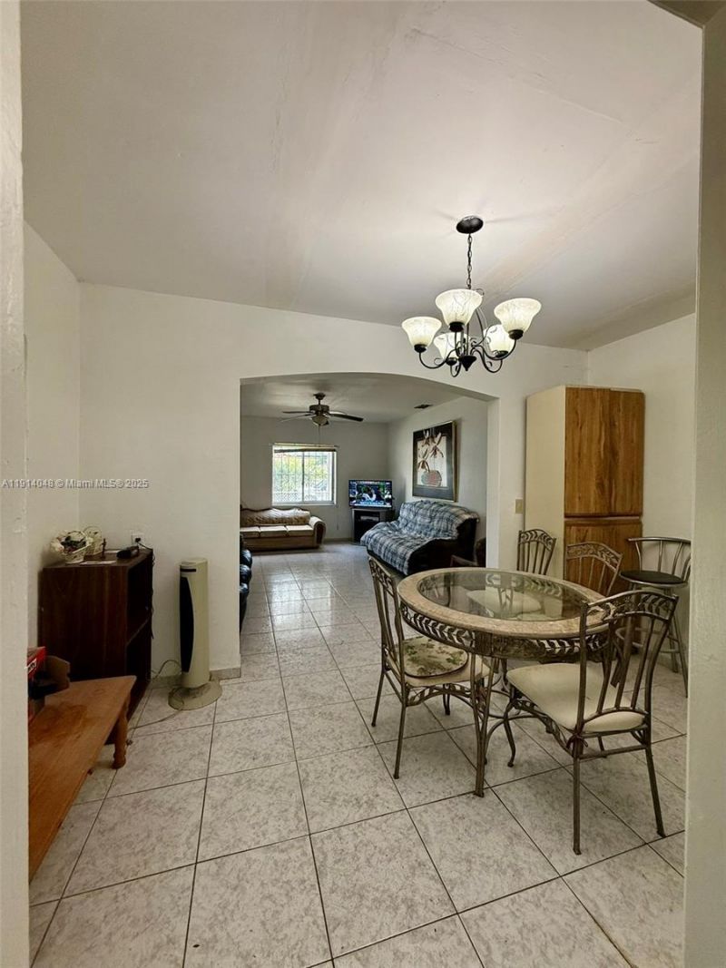 3000 NW 5th St, Miami, FL 33125 Photo