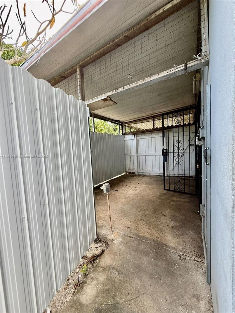 3000 NW 5th St, Miami, FL 33125 Photo