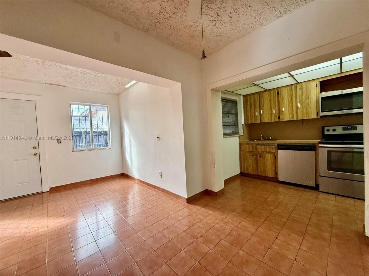 3000 NW 5th St, Miami, FL 33125 Photo