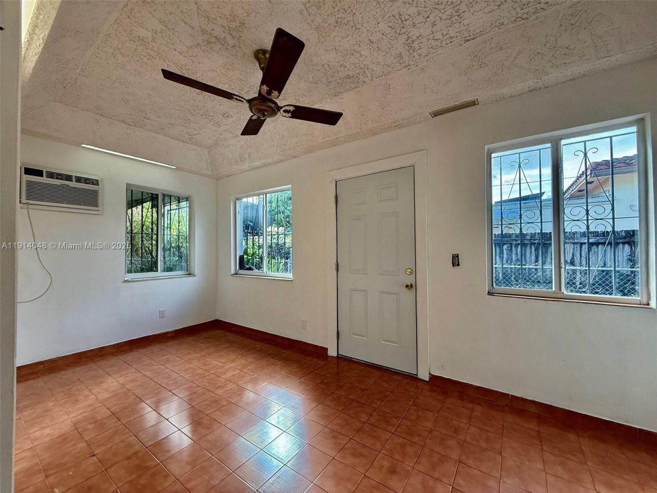 3000 NW 5th St, Miami, FL 33125 Photo