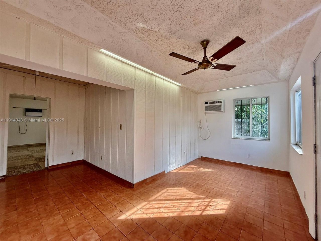 3000 NW 5th St, Miami, FL 33125 Photo