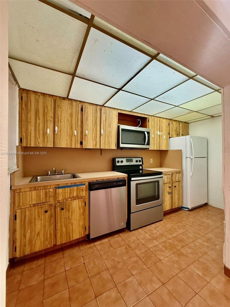 3000 NW 5th St, Miami, FL 33125 Photo