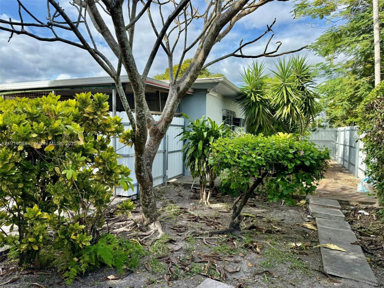 3000 NW 5th St, Miami, FL 33125 Photo