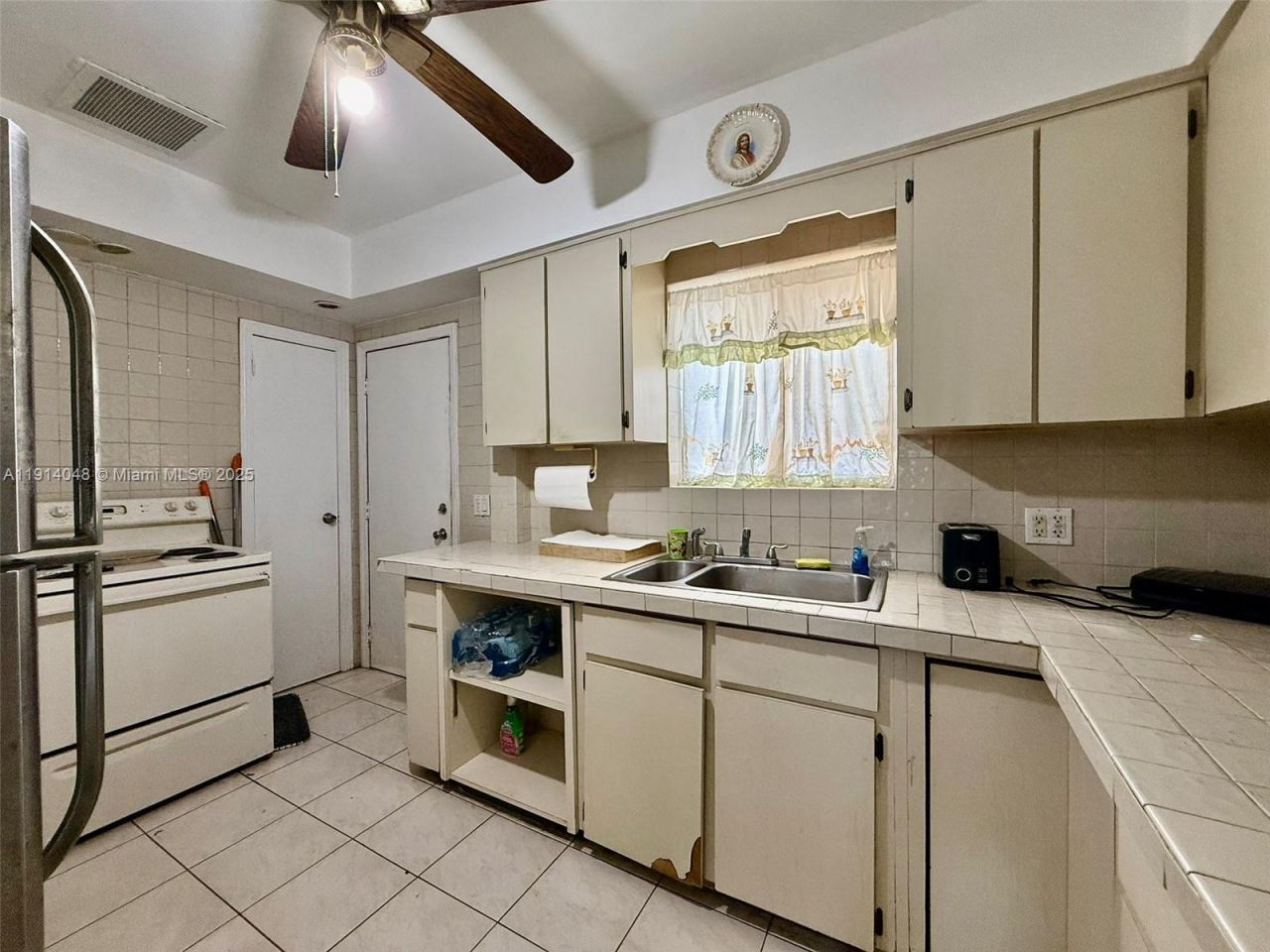 3000 NW 5th St, Miami, FL 33125 Photo