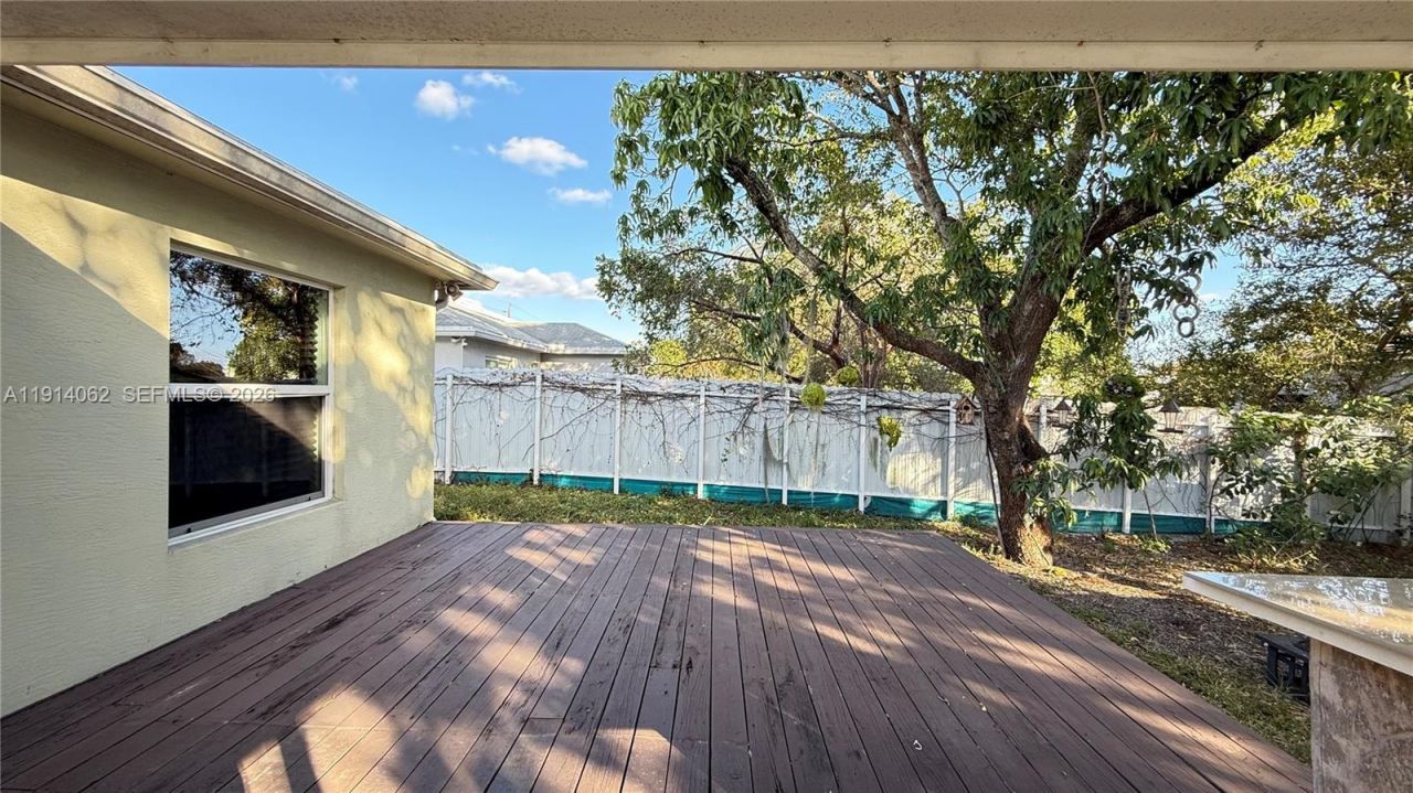 1018 Foster Rd, Hallandale Beach, FL 33009 Photo