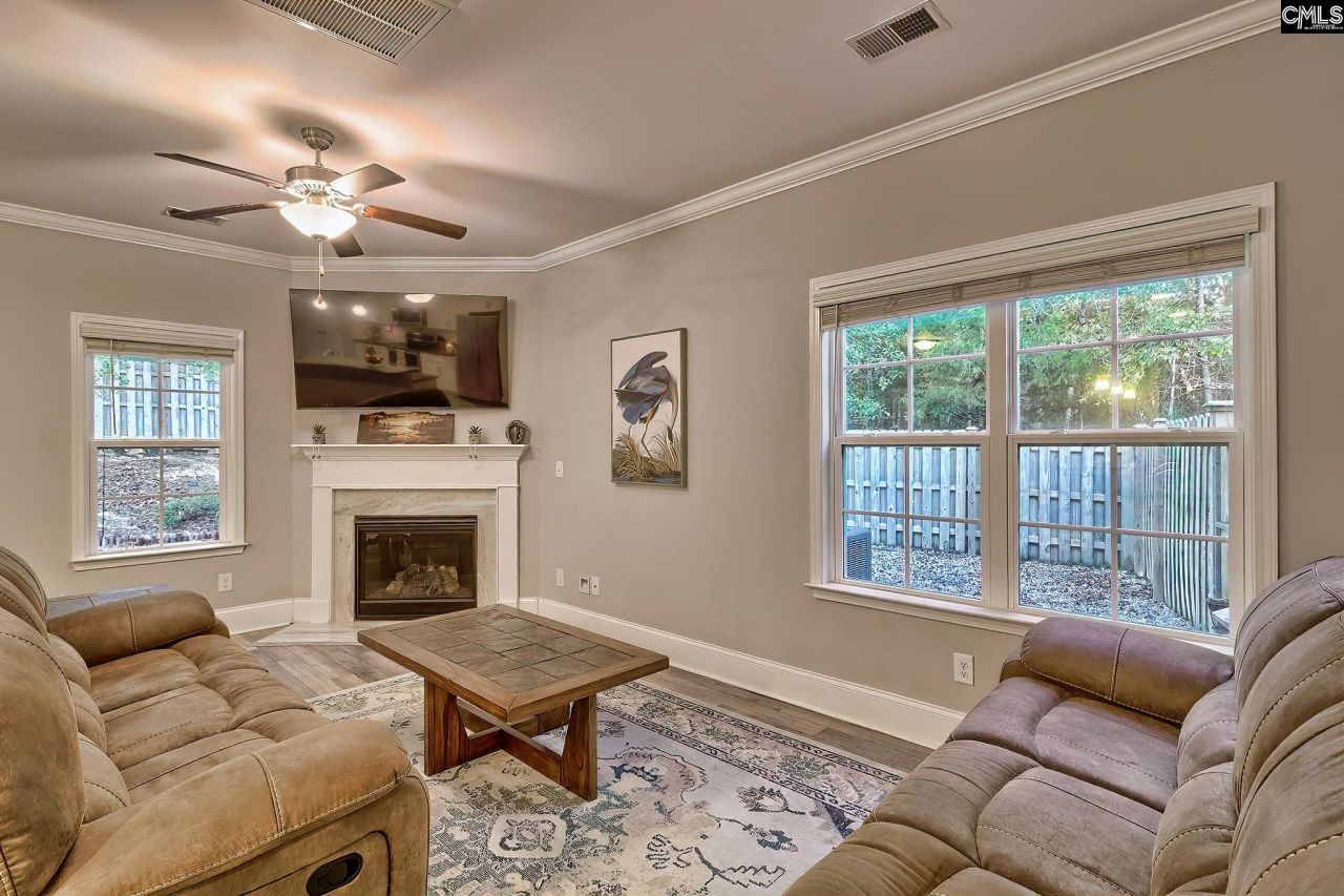 627 Calabria Court Photo 10