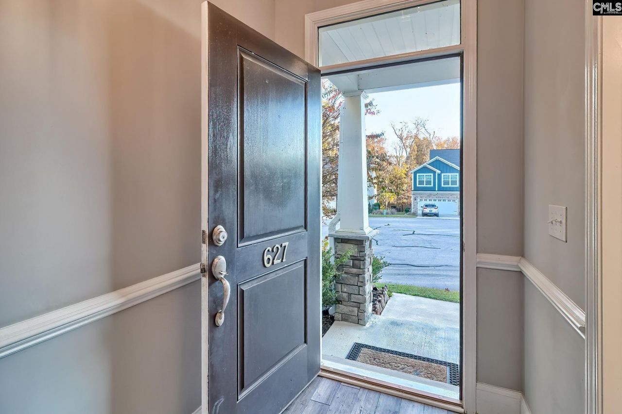 627 Calabria Court Photo 4