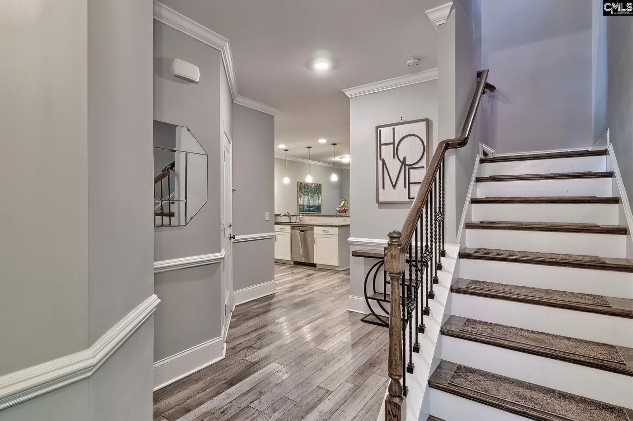 627 Calabria Court Photo 5