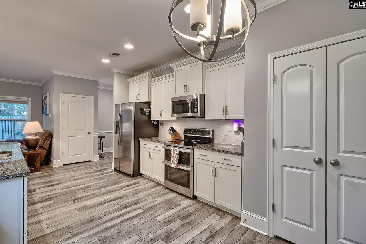 627 Calabria Court Photo 9