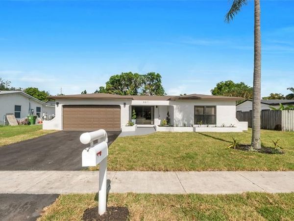 8871 NW 3rd St, Pembroke Pines, FL 33024