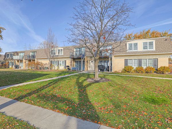 1111 Pleasant Run Drive, Unit 911, Wheeling, IL 60090