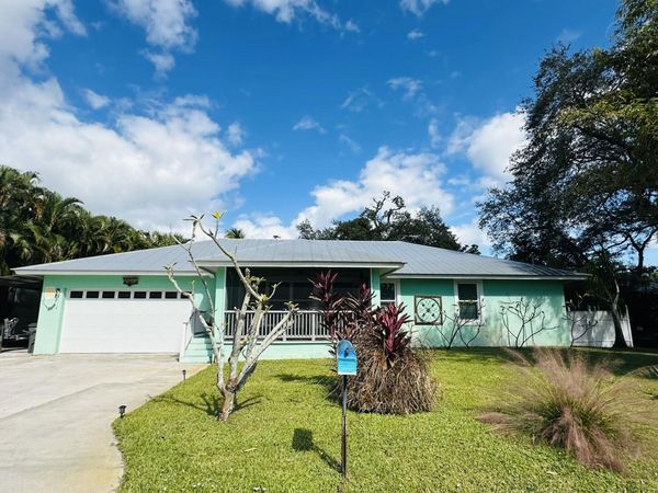 2415 Laurel Lane, Palm Beach Gardens, FL 33410