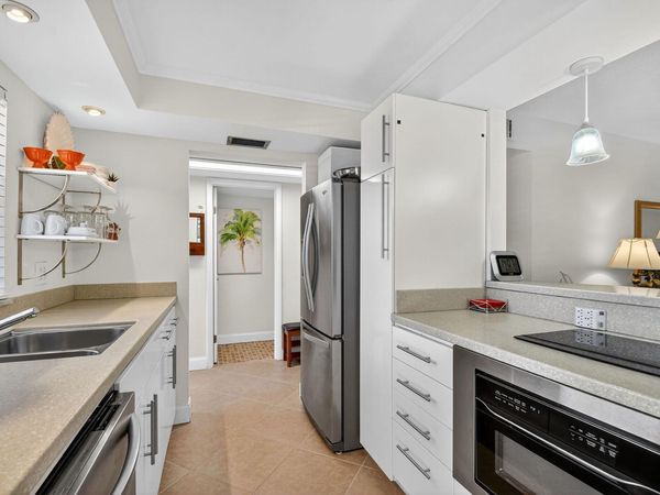 7 Golfs Edge, Unit D, West Palm Beach, FL 33417