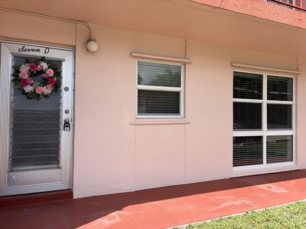 7 Golfs Edge, Unit D, West Palm Beach, FL 33417