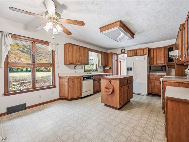 1558 Portal Drive NE, Howland, OH 44484 Photo 14