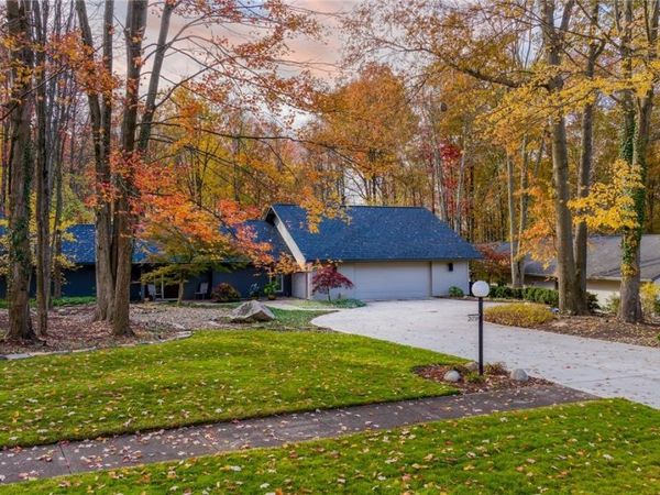 21791 Meadows Edge Lane, Strongsville, OH 44149