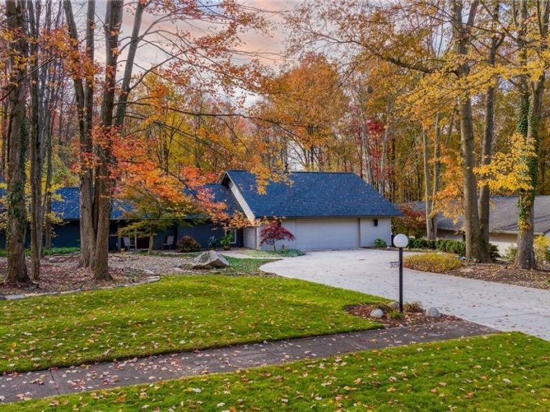 21791 Meadows Edge Lane, Strongsville, OH 44149 Photo 1