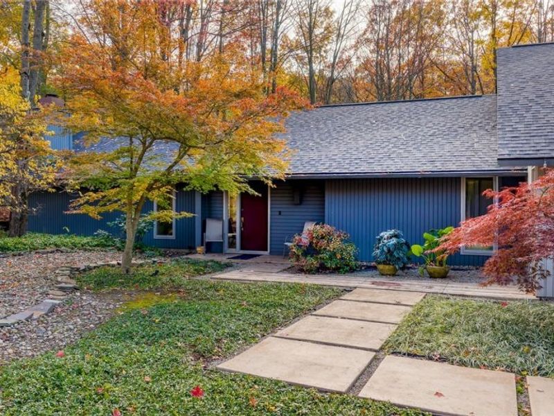 21791 Meadows Edge Lane, Strongsville, OH 44149 Photo 3