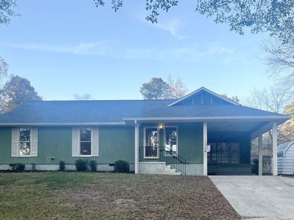 175 Lakeshore Circle SE, Acworth, GA 30101