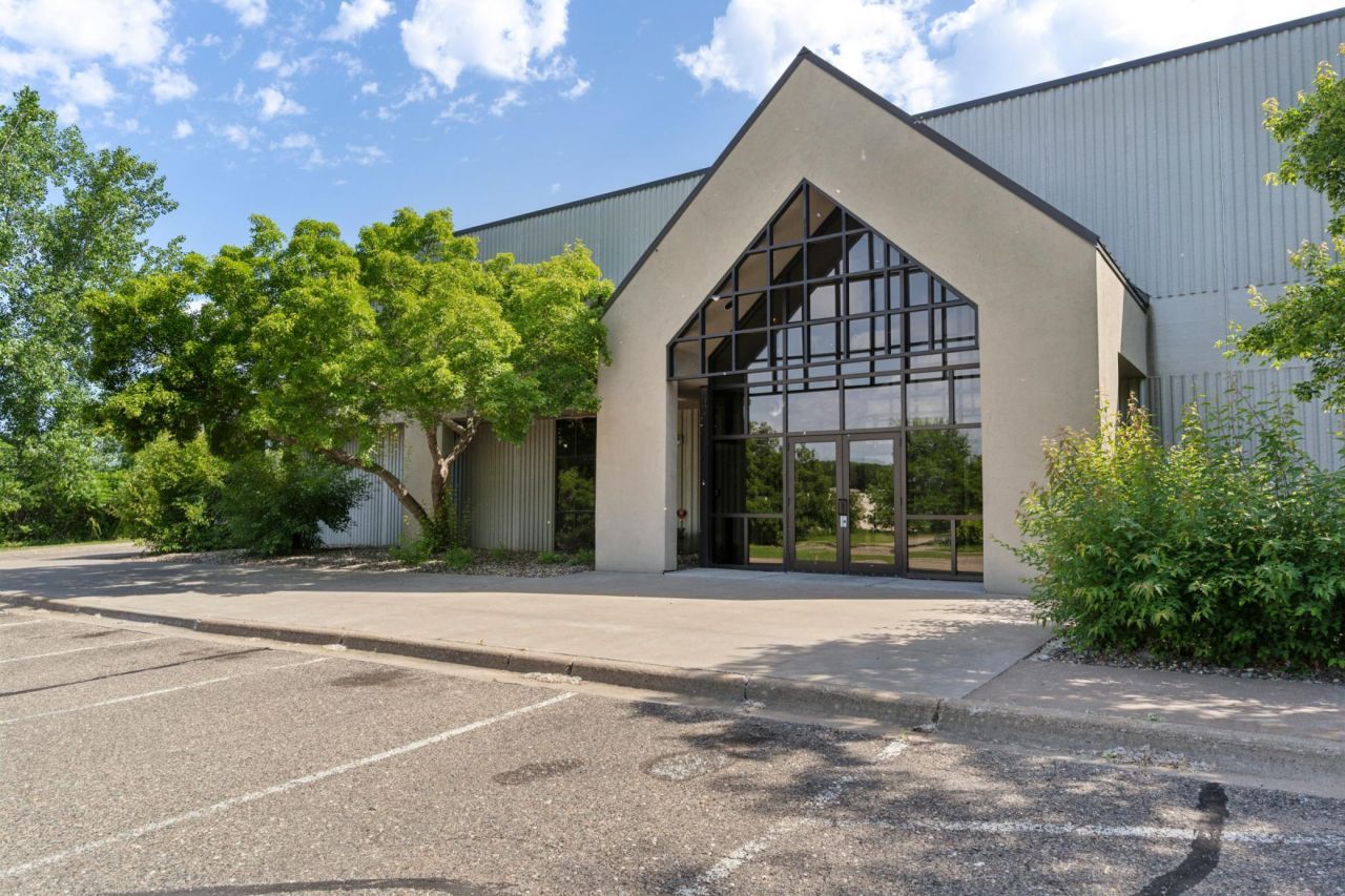 405 Commerce Court, Vadnais Heights, MN 55127